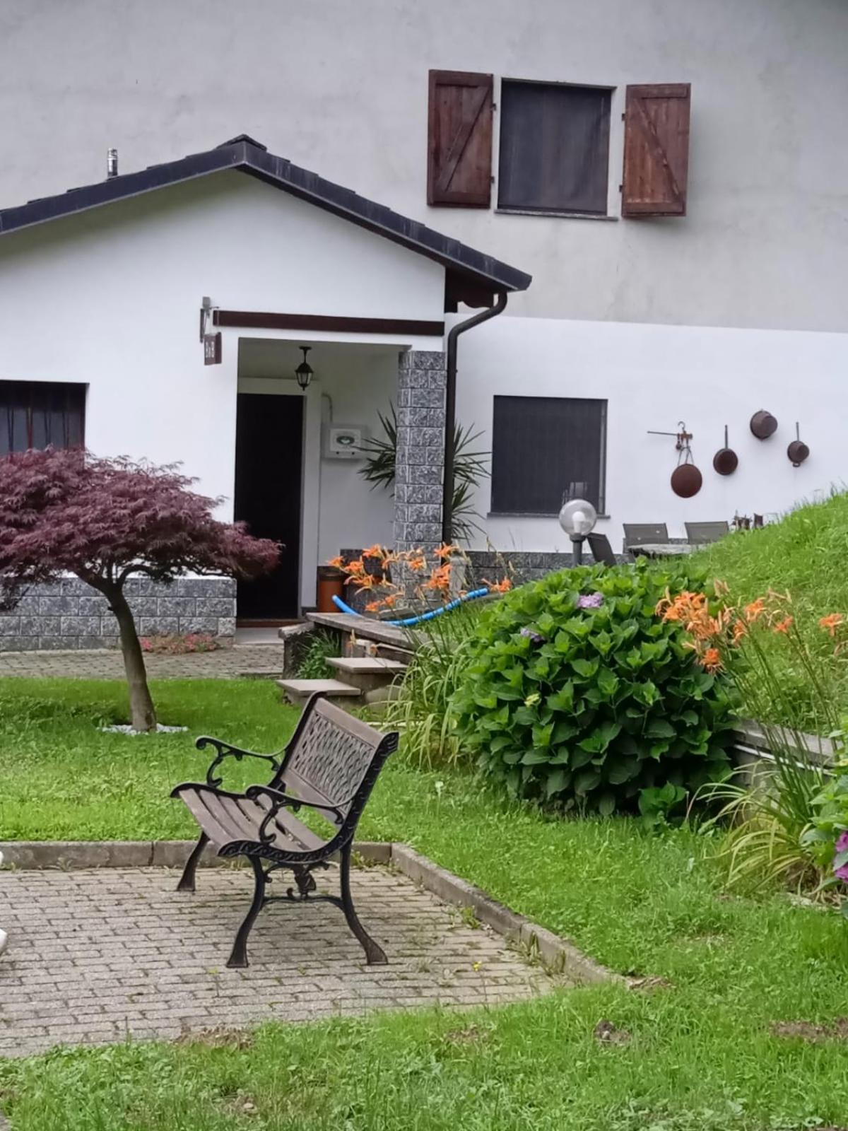 Appartamento La Casa Nel Bosco Rueglio Buitenkant foto